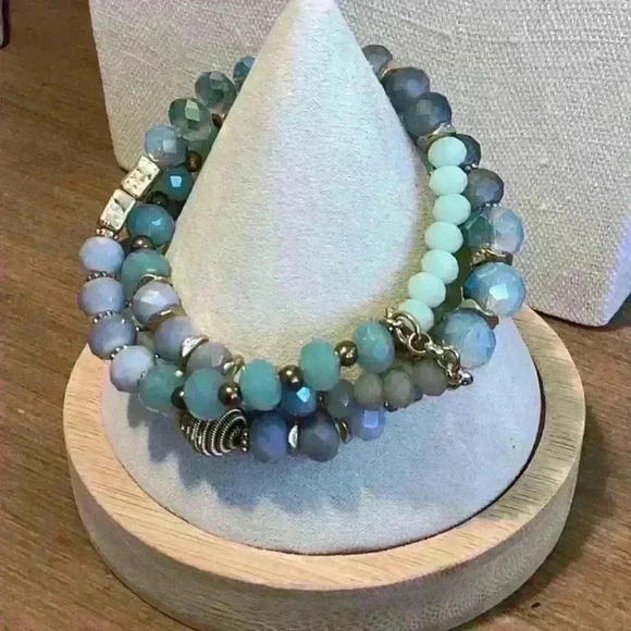 Vintage Crystal  Faceted Blue Glass Beads with Gold Tone Multiple Strands - Picture 3 of 7